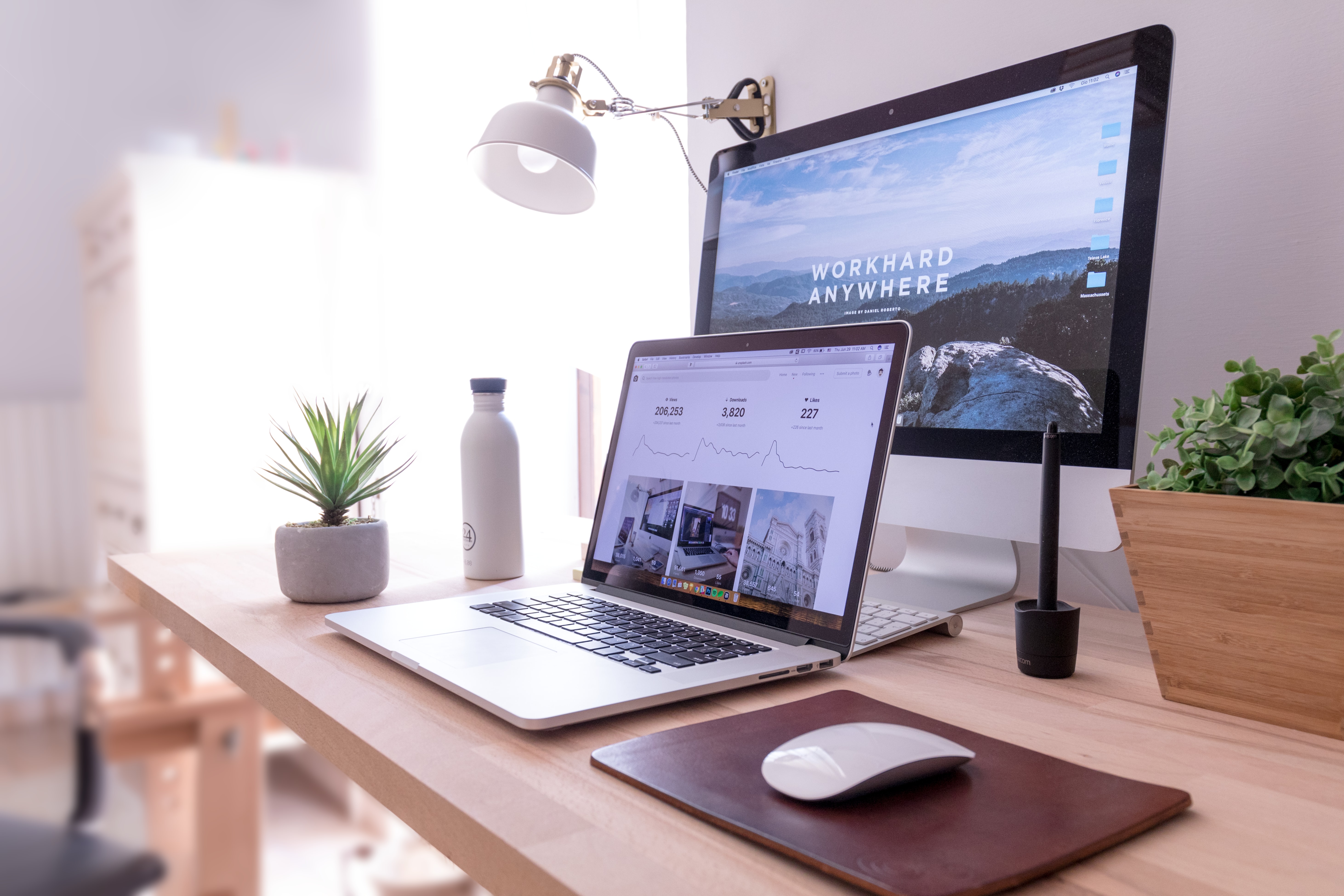 PR Freelancer in Home Office / Photo by Domenico Loia on Unsplash